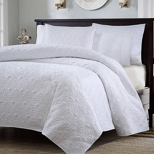 Full / Queen White Classic Coverlet Quilt Set with 2 Shams