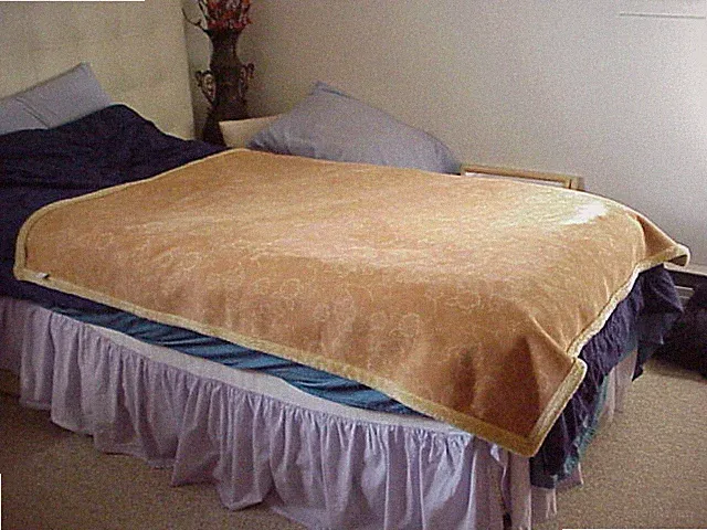 Reversible Faux Fur /Textured Suede Throw Blanket 50x60 College Dorm Bed Tan